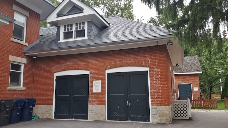 coach house